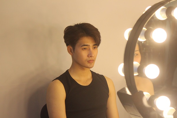 Dàn thí sinh The Face khoe vòng 1 gợi cảm trước phần thi thử thách mặt mộc Dàn thí sinh The Face khoe vòng 1 gợi cảm trước phần thi thử thách mặt mộc